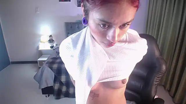 Snapshot of Kat_cute_ chatting on 12.29.24 Kat cute  online show from 12.29.24