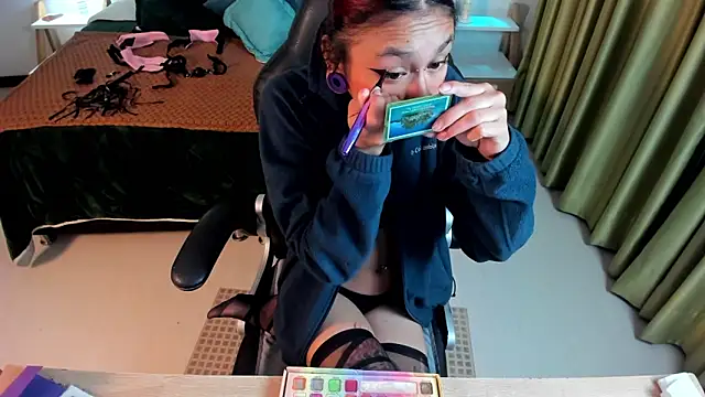 Snapshot of Kat_cute_ chatting on 03.11.25 Kat cute  online show from 03.11.25