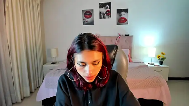 Snapshot of Kat_cute_ chatting on 03.18.25 Kat cute  online show from 03.18.25