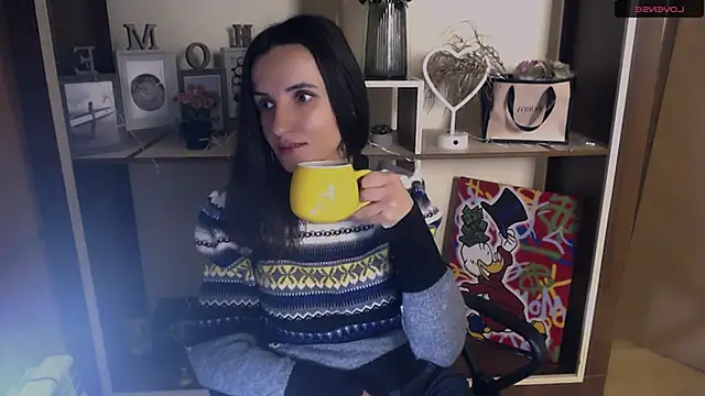 Snapshot of LaimaV_ chatting on 12.15.24 LaimaV online show from 12.15.24