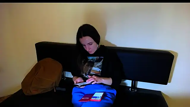 Snapshot of LaimaV_ chatting on 12.19.24 LaimaV online show from 12.19.24