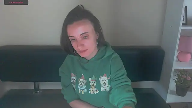 Snapshot of LaimaV_ chatting on 12.21.24 LaimaV online show from 12.21.24