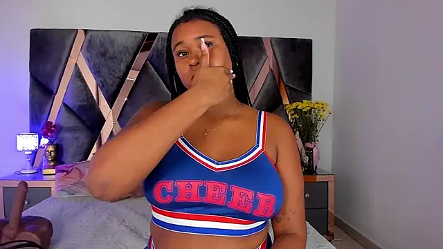 Snapshot of Milan_ebony chatting on 06.27.26 Milan ebony online show from 06.27.26