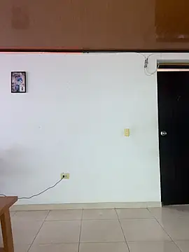 Snapshot of ALANAH_KITTY chatting on 11.04.25 ALANAH KITTY online show from 11.04.25