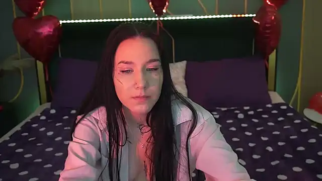 NikkiGoldSide online show from 02.18.25