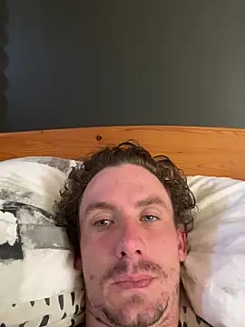 Snapshot of bradleyjamesmc chatting on 01.18.25 bradleyjamesmc online show from 01.18.25