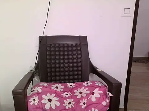 Snapshot of MOSAM_ chatting on 12.27.24 MOSAM online show from 12.27.24