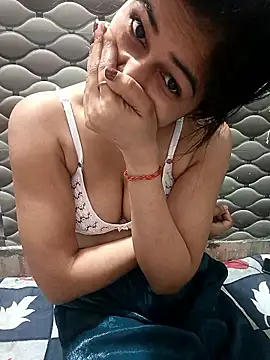 Snapshot of Rajni-Mehra chatting on 03.05.26 Rajni-Mehra online show from 03.05.26