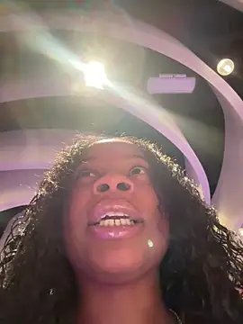 Snapshot of miamiworld chatting on 12.19.25 miamiworld online show from 12.19.25