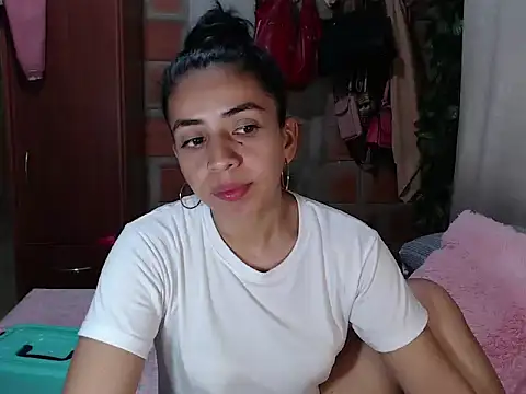 Snapshot of anngela01 chatting on 01.20.25 anngela01 online show from 01.20.25