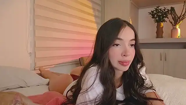 Snapshot of Siny_Moore chatting on 02.24.25 Siny Moore online show from 02.24.25