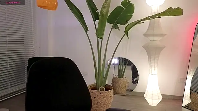 Snapshot of Siny_Moore chatting on 09.23.25 Siny Moore online show from 09.23.25