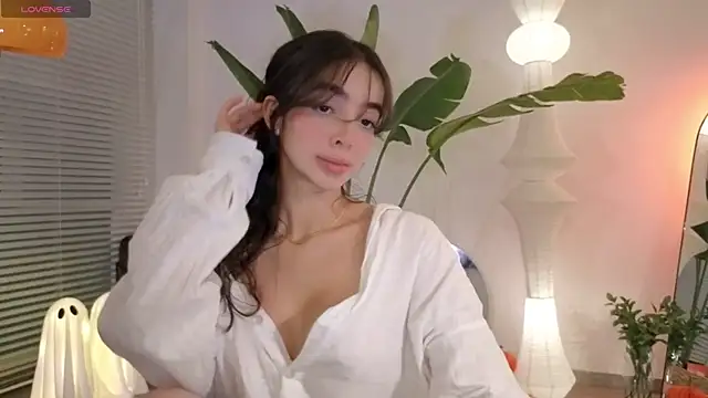 Snapshot of Siny_Moore chatting on 10.14.25 Siny Moore online show from 10.14.25