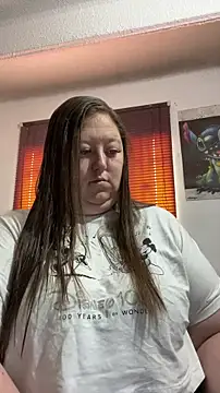 Snapshot of Chloee_ep chatting on 12.19.25 Chloee ep online show from 12.19.25