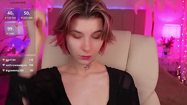 Snapshot of HaylaAmber chatting on 12.14.24 HaylaAmber online show from 12.14.24