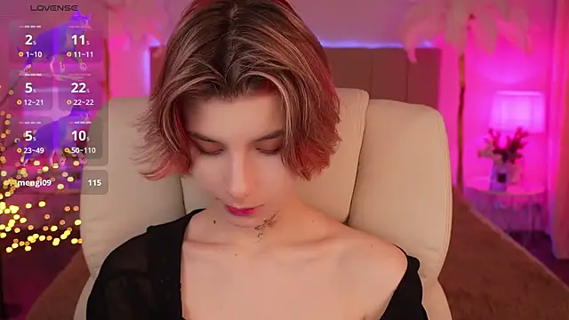 Snapshot of HaylaAmber chatting on 12.16.24 HaylaAmber online show from 12.16.24