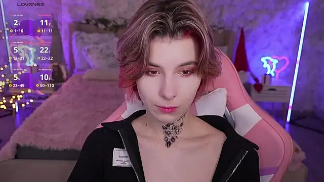 Snapshot of HaylaAmber chatting on 12.17.24 HaylaAmber online show from 12.17.24