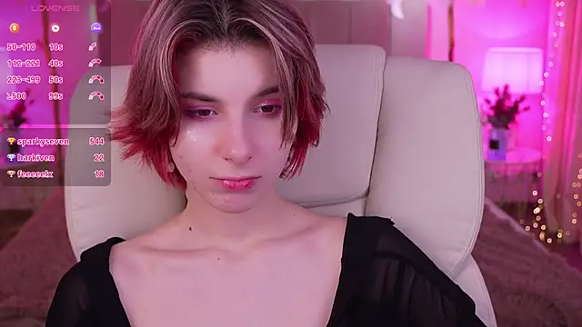 Snapshot of HaylaAmber chatting on 12.24.24 HaylaAmber online show from 12.24.24