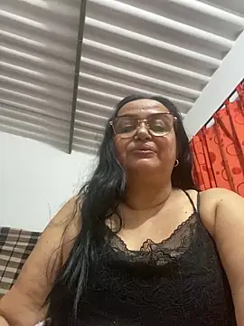 Gia Nahomi online show from 01.06.25