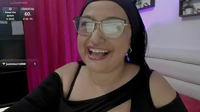 Gia Nahomi online show from 10.11.25