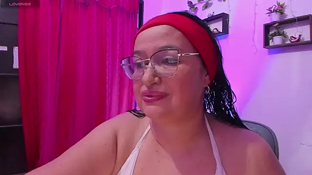 Gia Nahomi online show from 11.14.25