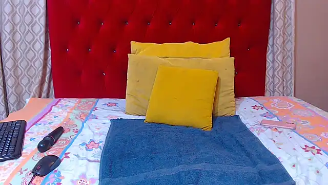 Snapshot of sexychocolatbox10 chatting on 10.21.25 sexychocolatbox10 online show from 10.21.25