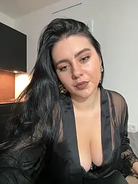 Snapshot of Evelyn___Sweet chatting on 12.17.25 Evelyn Sweet online show from 12.17.25