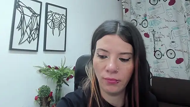 DanaaRey online show from 11.05.25