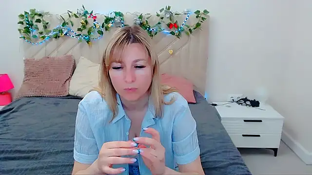 Snapshot of Incredible_Ariela chatting on 05.07.26 Incredible Ariela online show from 05.07.26
