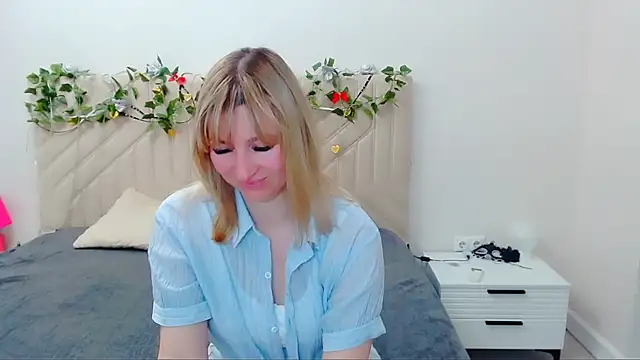 Snapshot of Incredible_Ariela chatting on 05.08.26 Incredible Ariela online show from 05.08.26