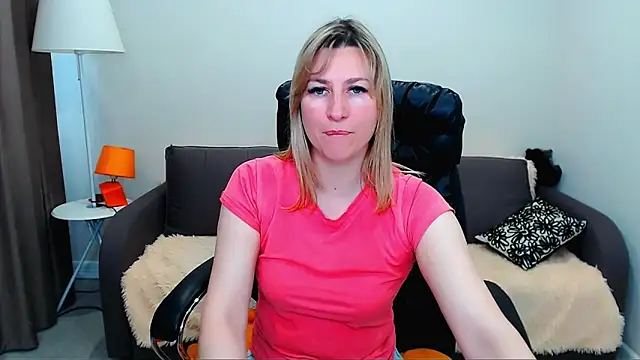 Snapshot of Incredible_Ariela chatting on 06.05.26 Incredible Ariela online show from 06.05.26