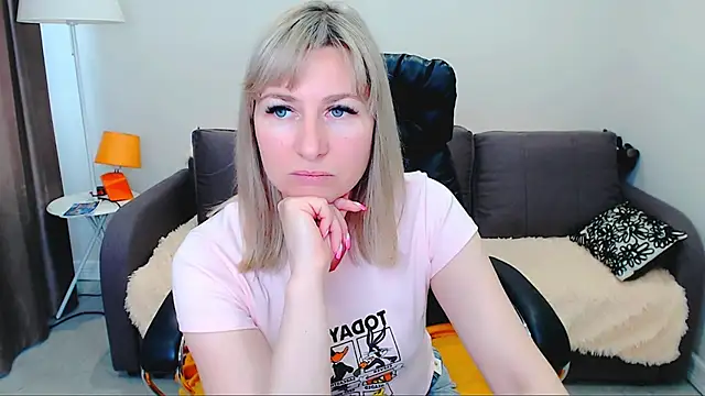 Snapshot of Incredible_Ariela chatting on 06.14.26 Incredible Ariela online show from 06.14.26