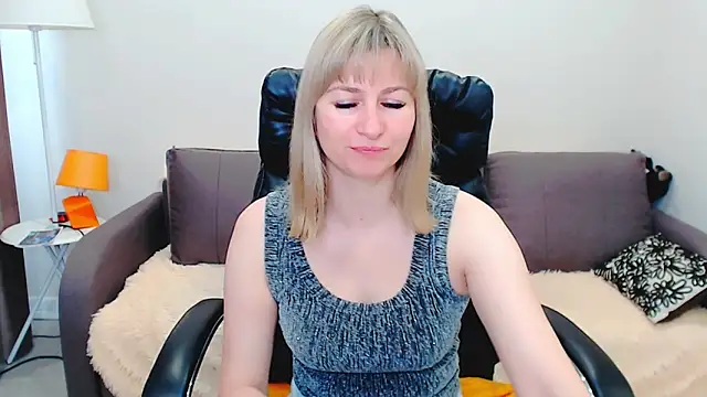 Snapshot of Incredible_Ariela chatting on 06.15.26 Incredible Ariela online show from 06.15.26