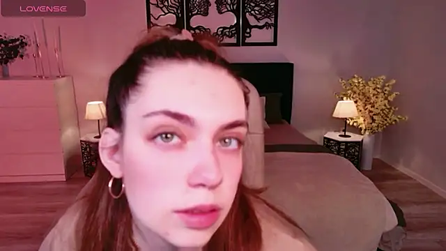 DaniellaLovely online show from 11.22.25