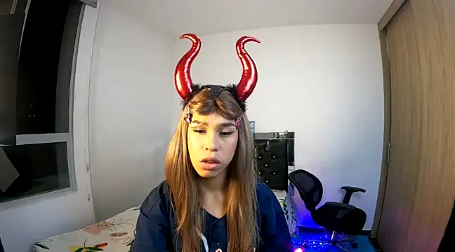 hot quenn online show from 02.21.25