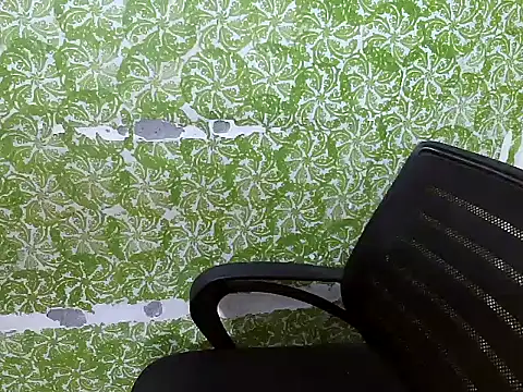 Snapshot of cutie-pie8 chatting on 11.23.25 cutie-pie8 online show from 11.23.25