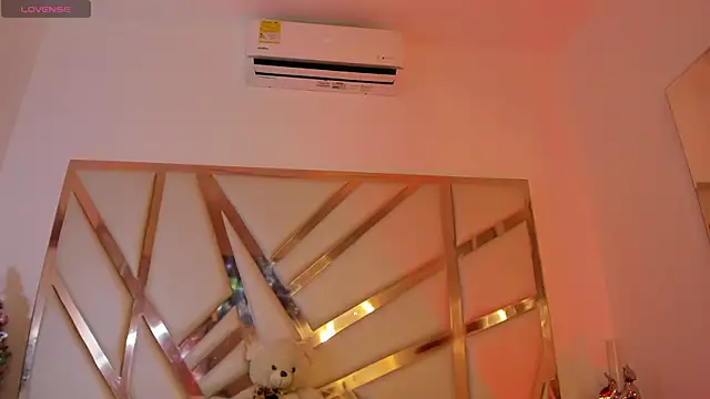 Snapshot of Alexa_Handler chatting on 12.23.25 Alexa Handler online show from 12.23.25