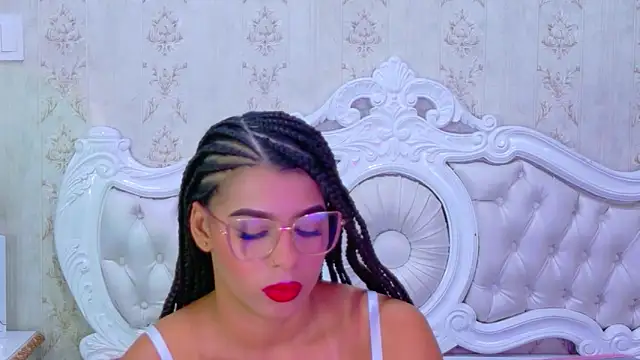 TiaraRosse online show from 12.15.25