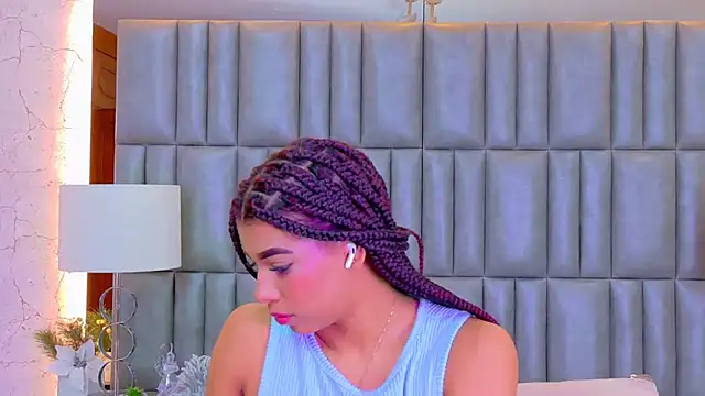 Snapshot of TiaraRosse chatting on 06.25.26 TiaraRosse online show from 06.25.26