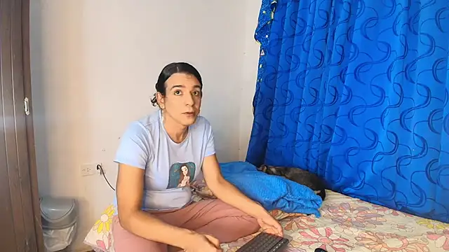 Snapshot of Oh_Tique chatting on 11.14.25 Oh Tique online show from 11.14.25