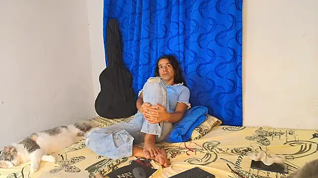 Snapshot of Oh_Tique chatting on 11.26.25 Oh Tique online show from 11.26.25