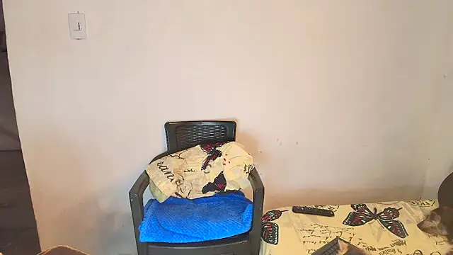 Snapshot of Oh_Tique chatting on 11.28.25 Oh Tique online show from 11.28.25