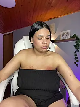 Snapshot of Isabella_boobd chatting on 02.01.25 Isabella boobd online show from 02.01.25