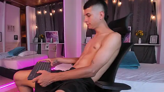 Aaron Scoot online show from 12.14.24