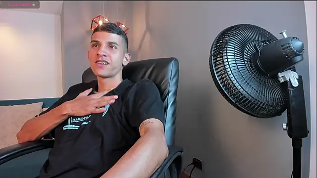 Aaron Scoot online show from 12.18.24