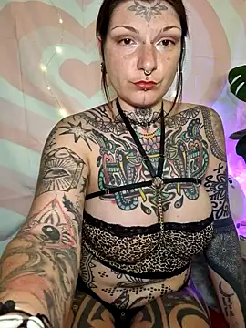 lizzardqueeen online show from 03.05.26