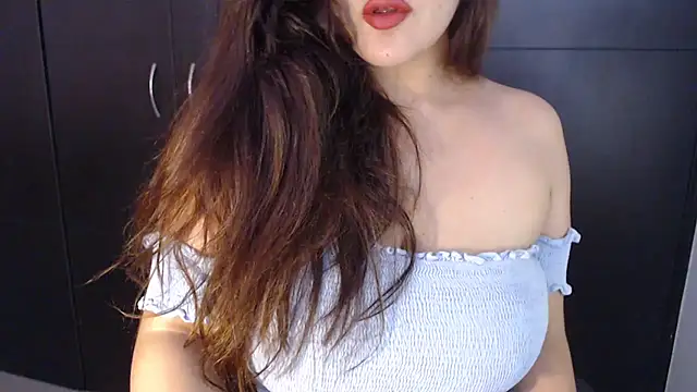 Snapshot of AdharaLujan chatting on 09.25.25 AdharaLujan online show from 09.25.25