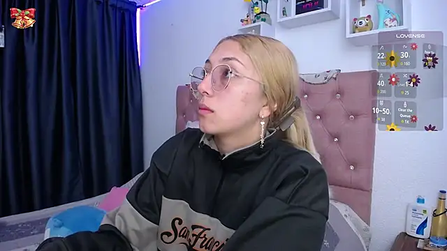 Snapshot of Soffy-brooks chatting on 12.14.25 Soffy-brooks online show from 12.14.25