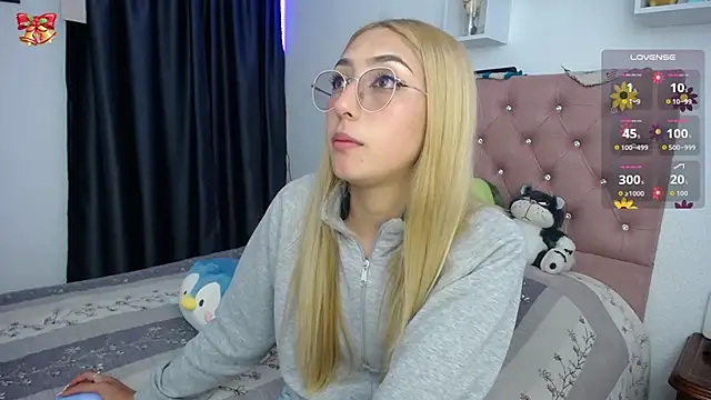 Snapshot of Soffy-brooks chatting on 12.15.25 Soffy-brooks online show from 12.15.25