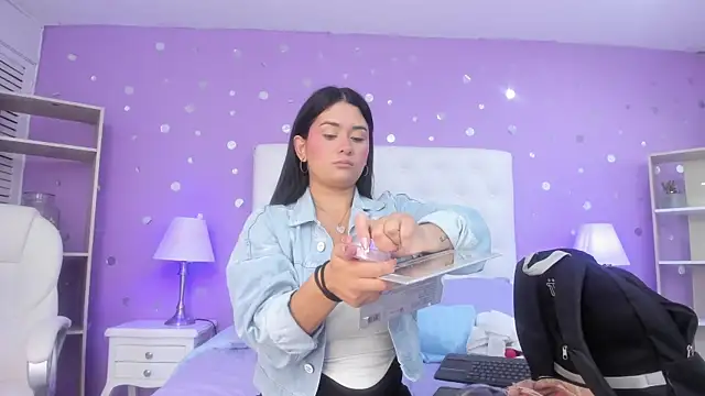 scarlette 15  online show from 12.04.25